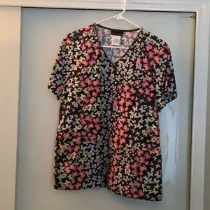 Cherokee M Women's scrub top.